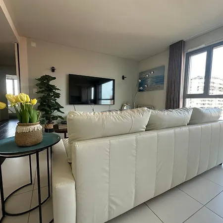 Bom Dia Parque Nacoes W * Lisboa